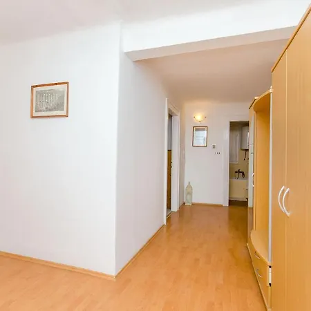 Diost Apartment Split